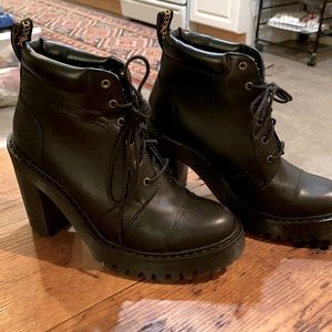Dr. martens AVERIL black leather platform lace up heeled boots Sz 7 Eu 38